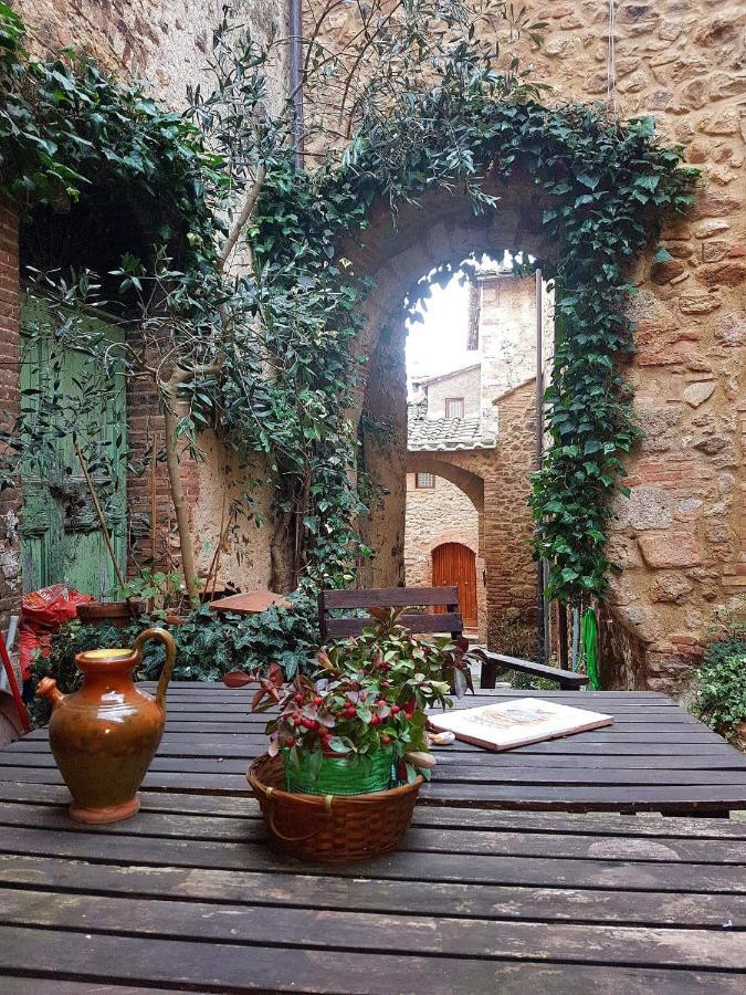 Bed and Breakfast Antico Borgo Di Torri Sovicille Exterior foto