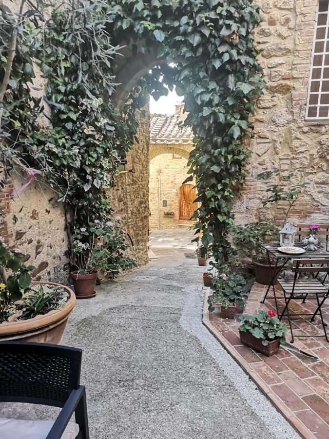 Bed and Breakfast Antico Borgo Di Torri Sovicille Exterior foto