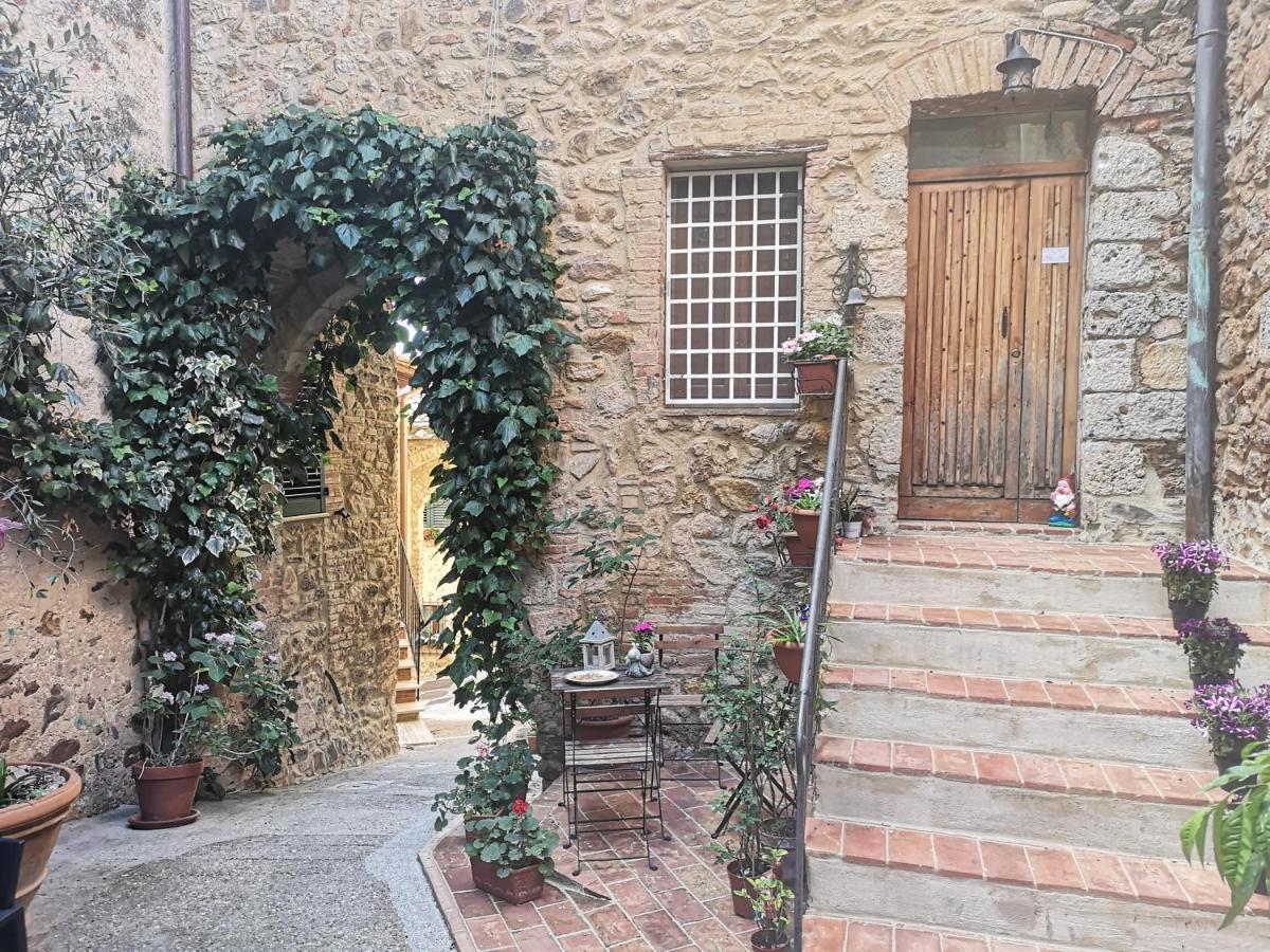 Bed and Breakfast Antico Borgo Di Torri Sovicille Exterior foto