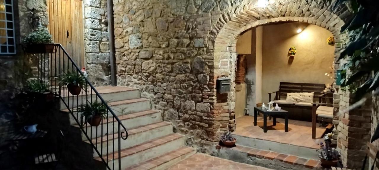 Bed and Breakfast Antico Borgo Di Torri Sovicille Exterior foto