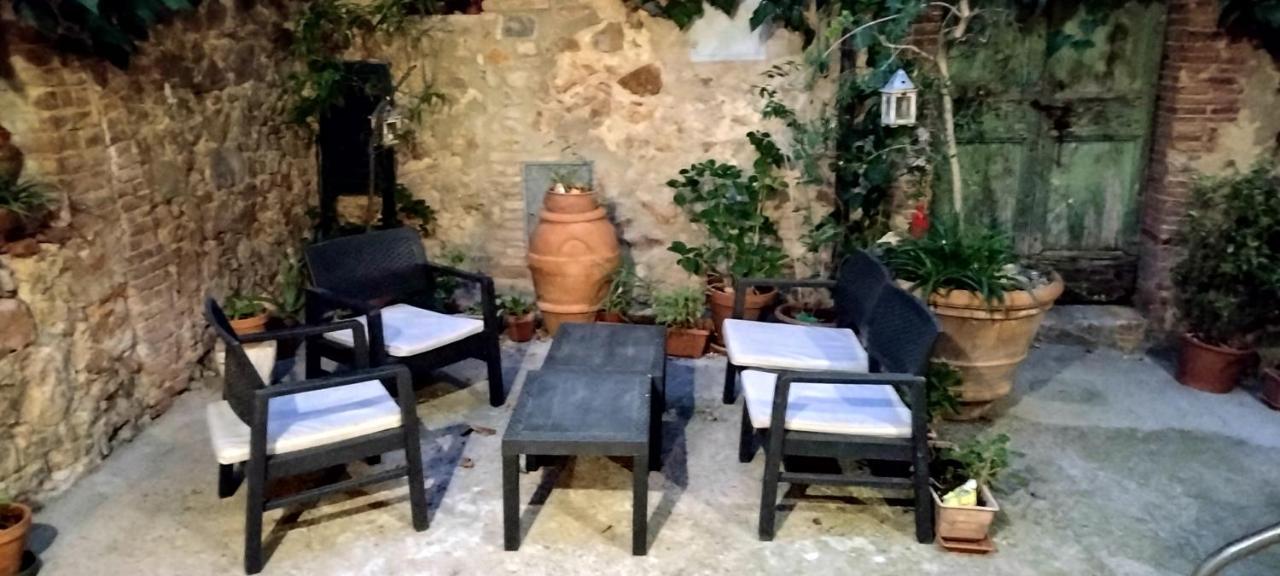 Bed and Breakfast Antico Borgo Di Torri Sovicille Exterior foto