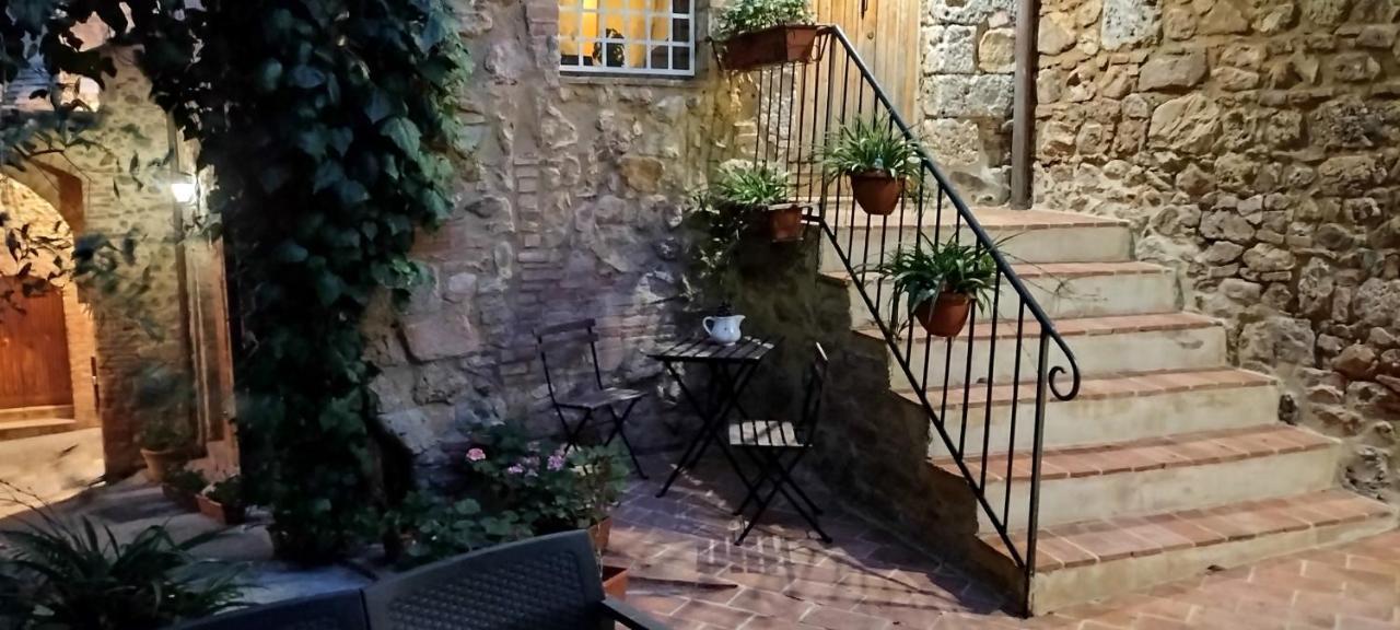 Bed and Breakfast Antico Borgo Di Torri Sovicille Exterior foto